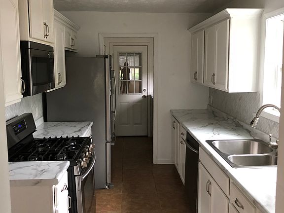 2nd image of 1455 S Chateau Cir