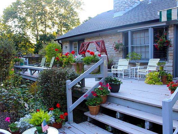 Outdoor deck 