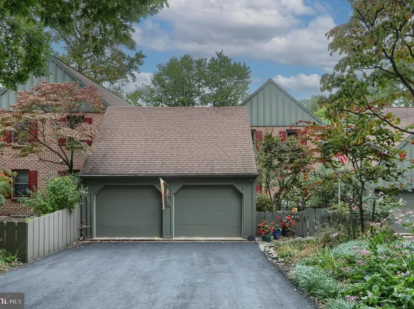 1215 Limerick Ct, Hummelstown, PA 17036