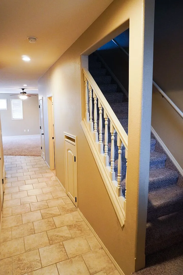 3-Bed Duplex w Garage + Fenced Patio — Photo 2