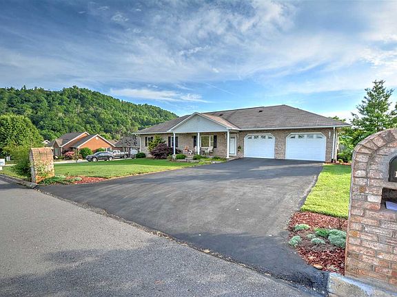 2nd image of 148 Clarksdale Cir