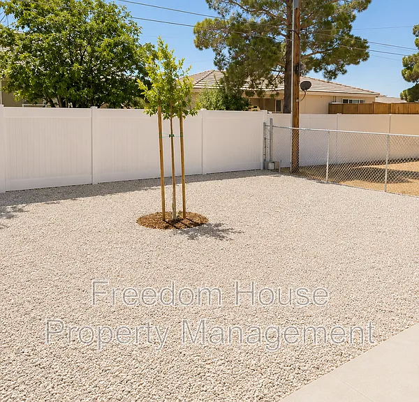 1701 Sycamore Ave #A — Photo 13