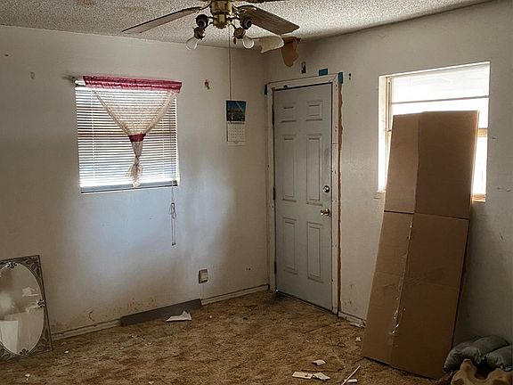 3rd image of 904 E 17th St