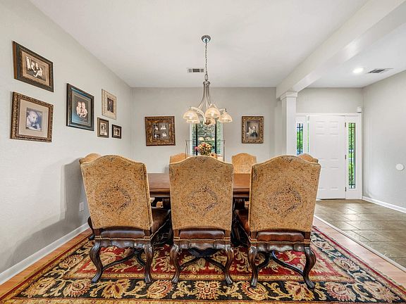 4th image of 108 Parkview St