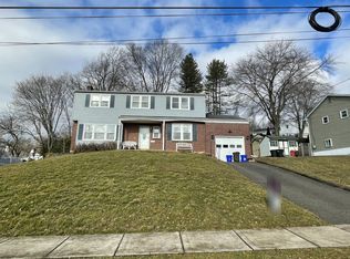 2230 Hillside Ln, Aston, PA 19014