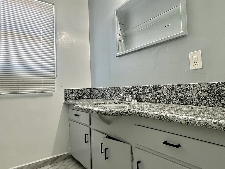 15502 S Castlegate Ave #A — Photo 7