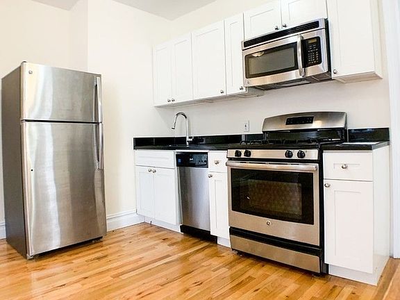 3rd image of 40 Saint Nicholas Pl APT 5B