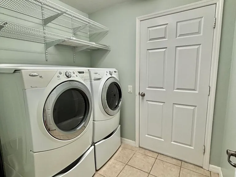 1405 Trafalgar Pkwy — Photo 21