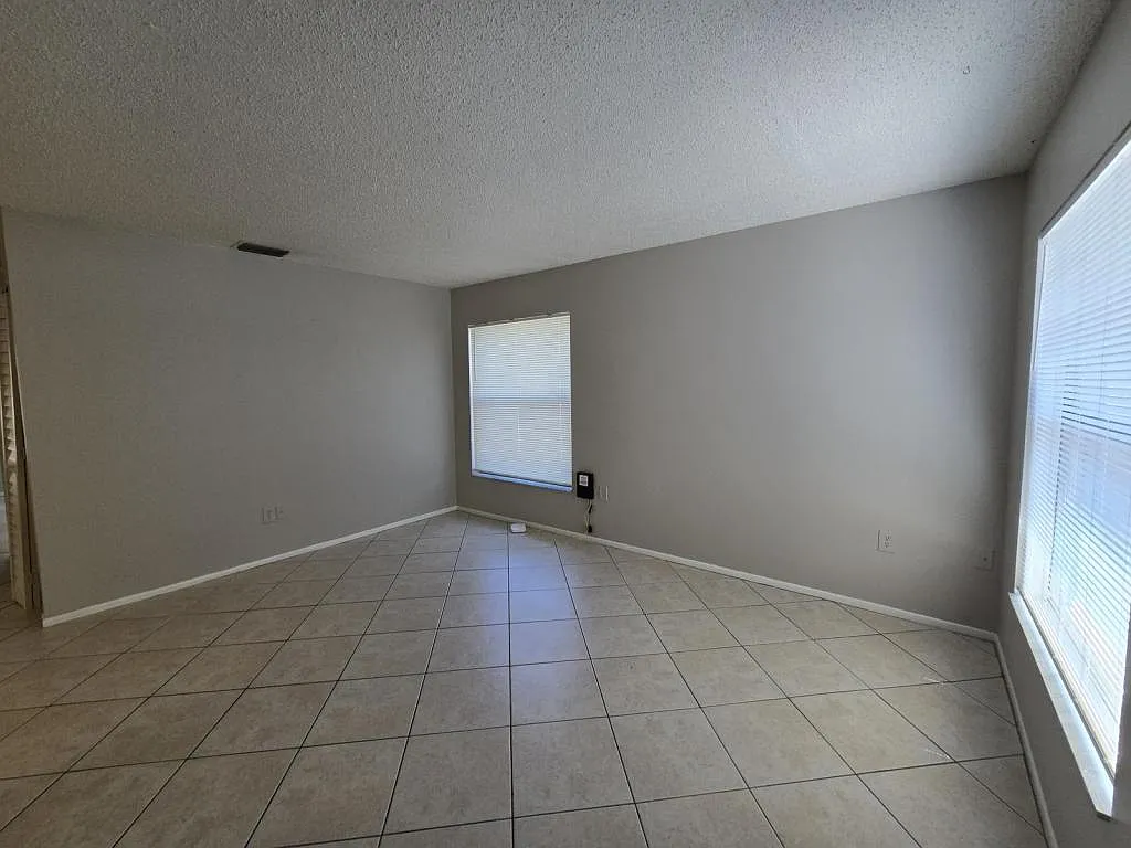 7389 Canterbury St — Photo 3