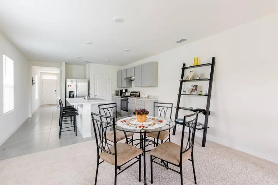 3 bed, 1649 sqft, $2,400 — Photo 3