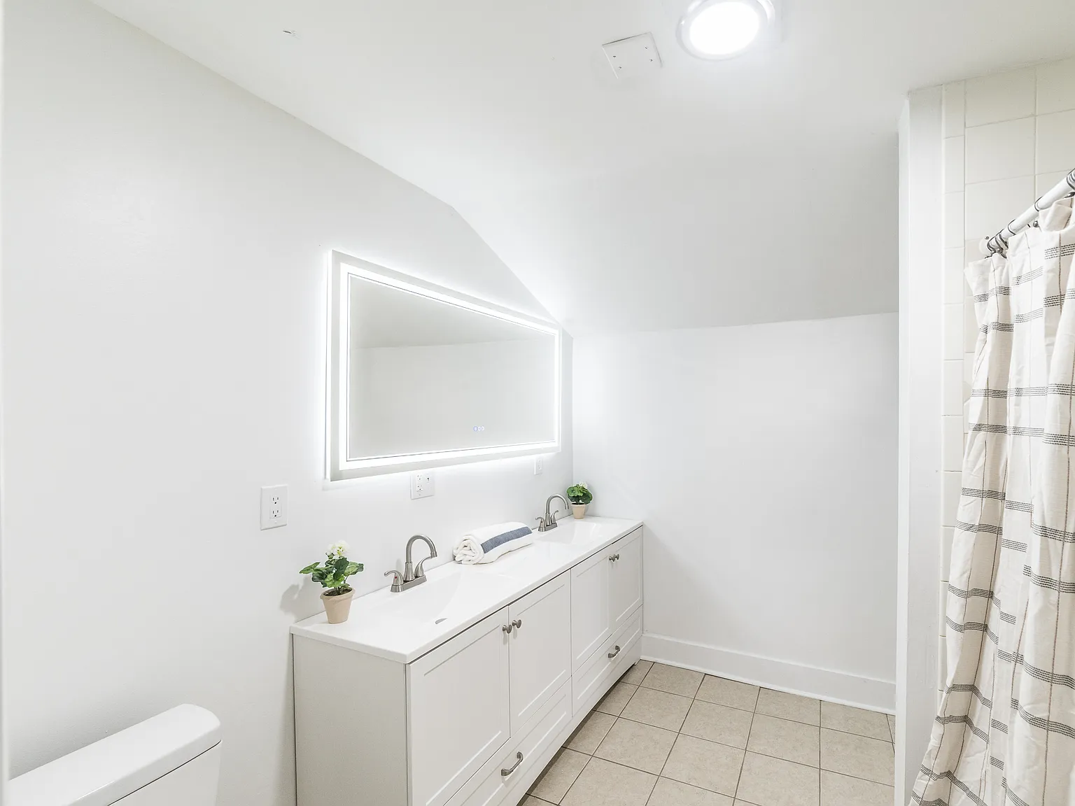 610 E McClellan St — Photo 4