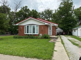 319 N 3rd St, Fisher, IL 61843