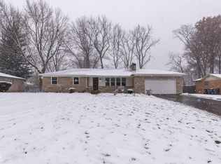 5335 Ashbourne Ln, Indianapolis, IN