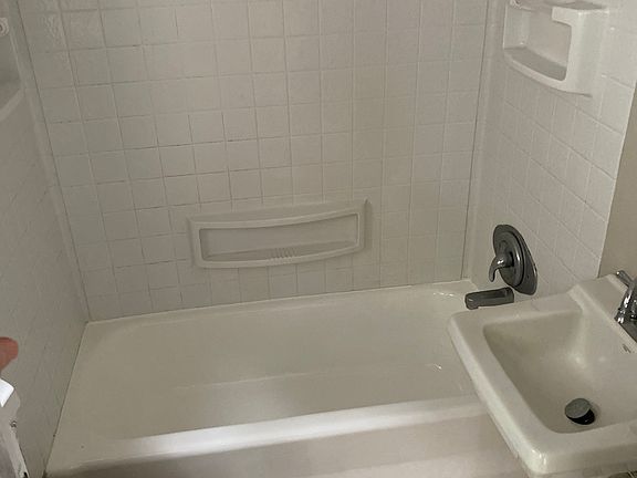 5th image of 209 N Bromley Ave APT 1