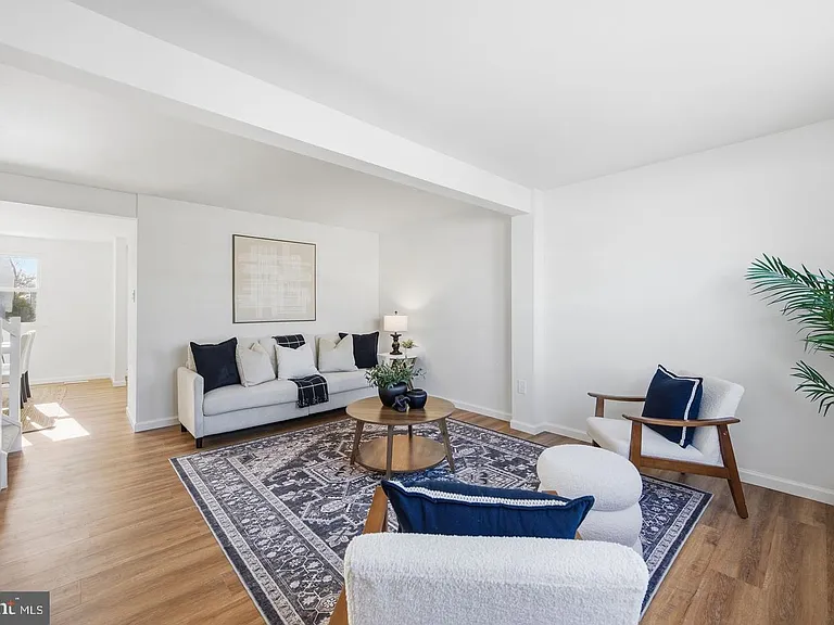 6909 Doublebrand Ct — Photo 2