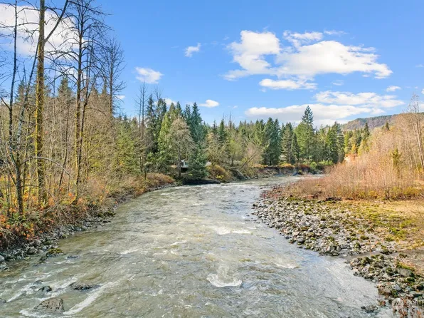 22112 N River Drive, Granite Falls, WA 98252