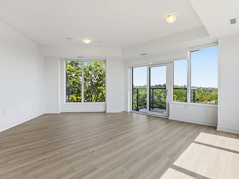 7439 Kingston Rd — Photo 119