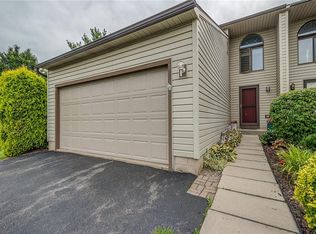 137 Lookout Cir, Syracuse, NY 13209