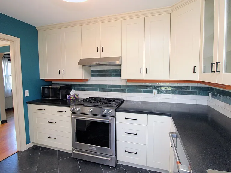 2406 NW Overton St #5 — Photo 10