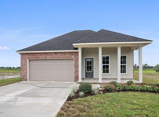 200 Whispering Meadows Rd, Broussard, LA 70518