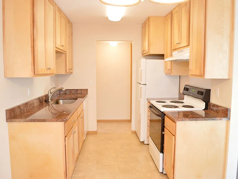 Larpenteur Estates Apartments — Photo 88