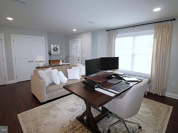 5th image of 401 W Spruce St