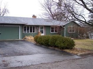 305 Scenic Dr, Hillsdale, MI 49242
