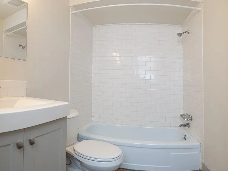 600 19th St #5 — Photo 12