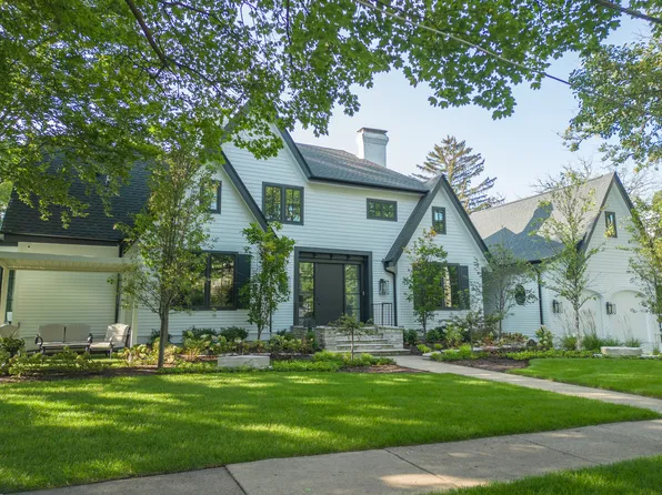 235 W Cook Ave, Libertyville, IL 60048