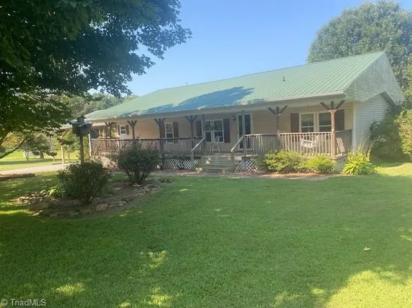 1095 Wagon Ridge Rd, Roaring River, NC 28669