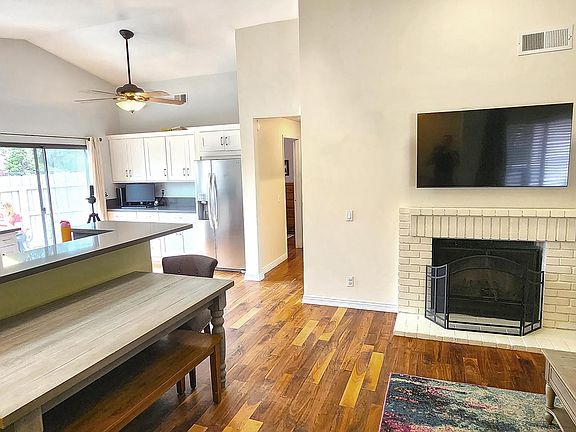 3rd image of 2407 Chippewa Ln