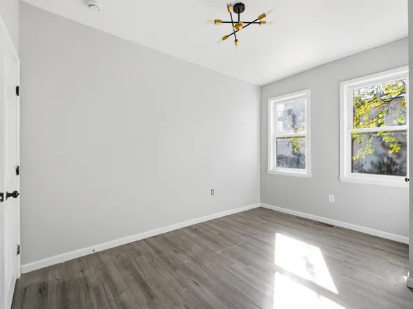 23 Bayview Avenue image 13 of 19