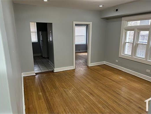 4th image of 8047 S Maryland Ave #1