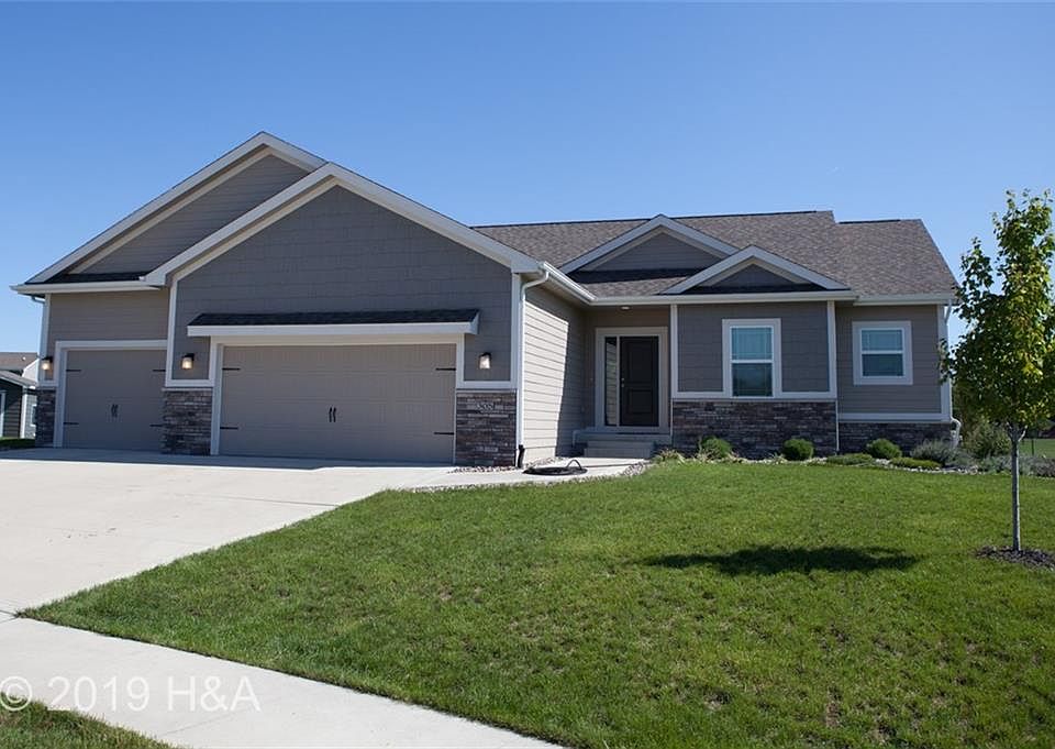 1st image of 305 Sweetwater Cir