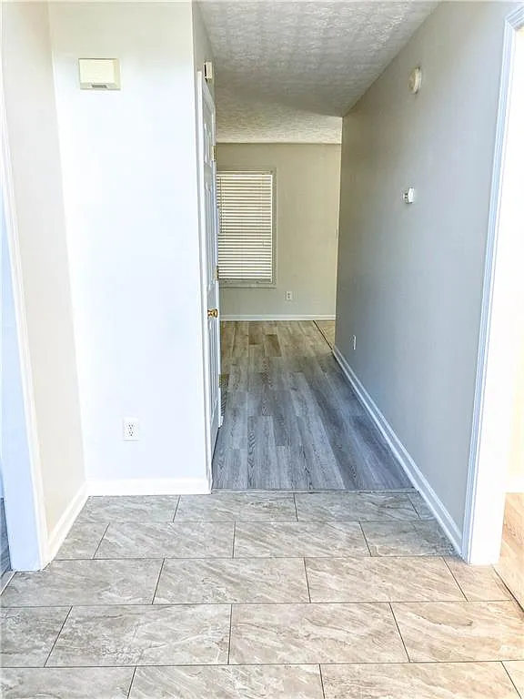 4 bed, 2.5 bath, 1729 sqft, $2,400 — Photo 3