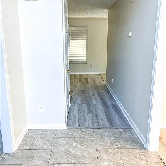 570 Sterling Pointe Ct — Photo 3
