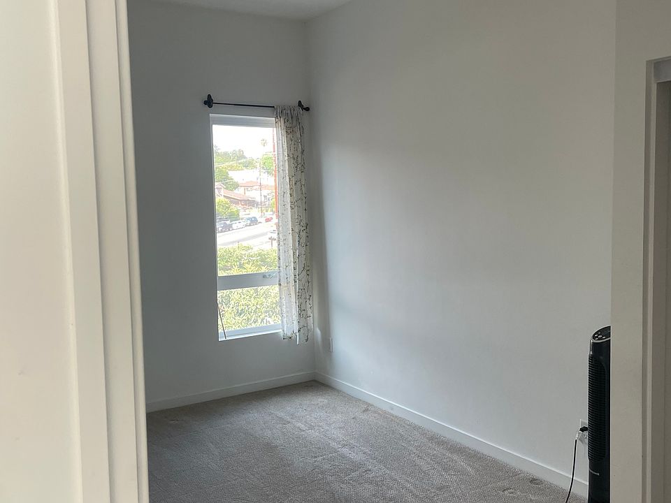 1st image of 3061 Begonia Pl