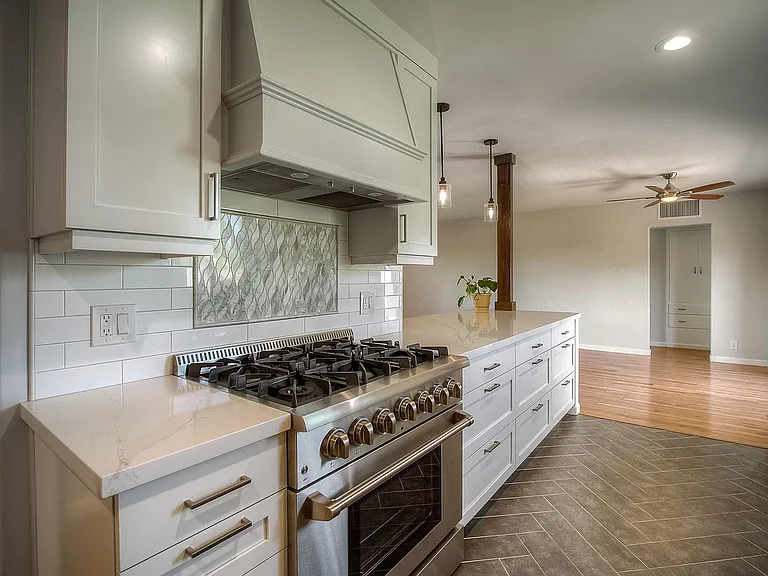 1526 W Windsor Ave — Photo 42