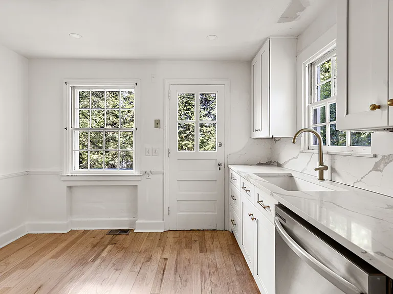 154 N Franklin Tpke — Photo 7