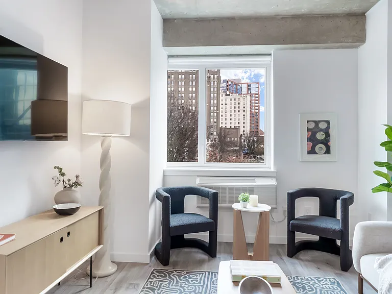 The Mercer — Photo 28
