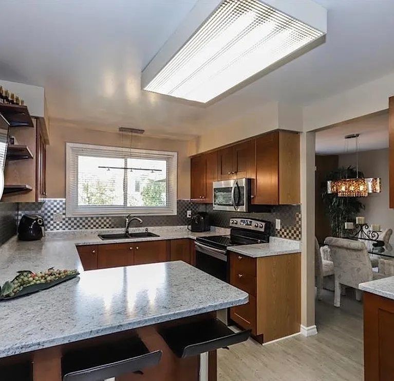 3 bed, 1300 sqft, $2,500 — Photo 3