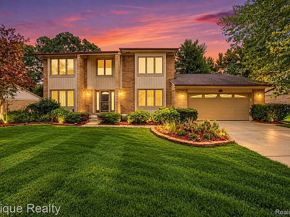 2nd image of 33033 Walnut Ln