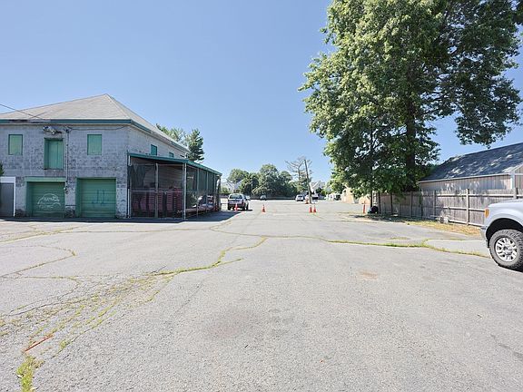 5th image of 162 Emerald St