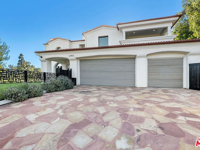 23458 W Moon Shadows Dr — Photo 47