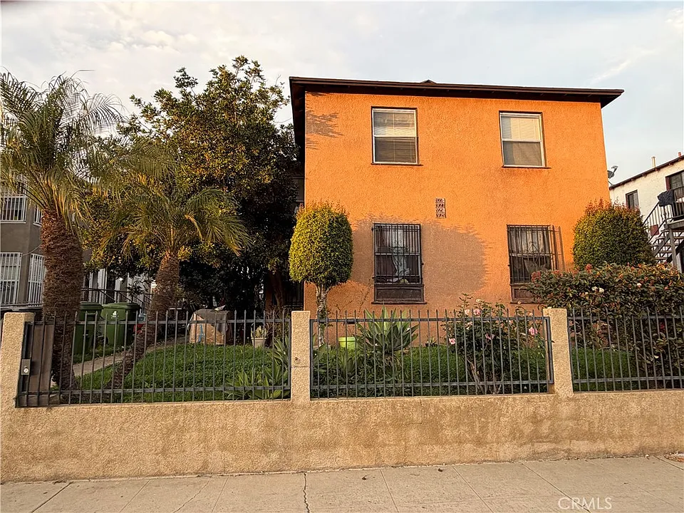 1925 1/2 W 35th Pl