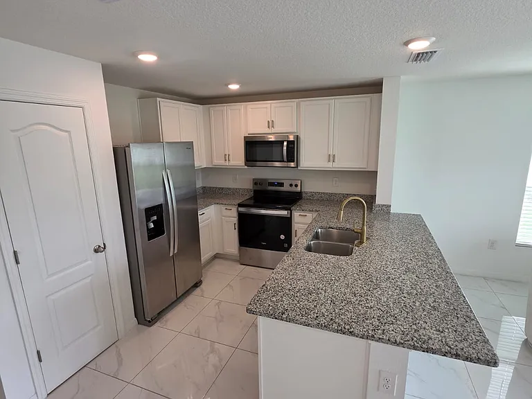6606 Leo Ln #6606 — Photo 4