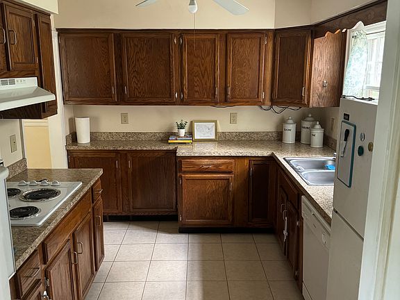 4th image of 321 Dantzler Ct