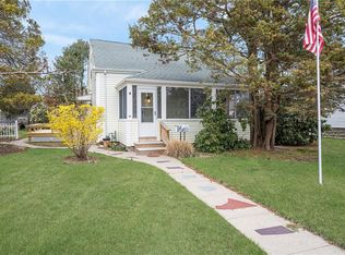 60 Promenade St, Riverside, RI 02915