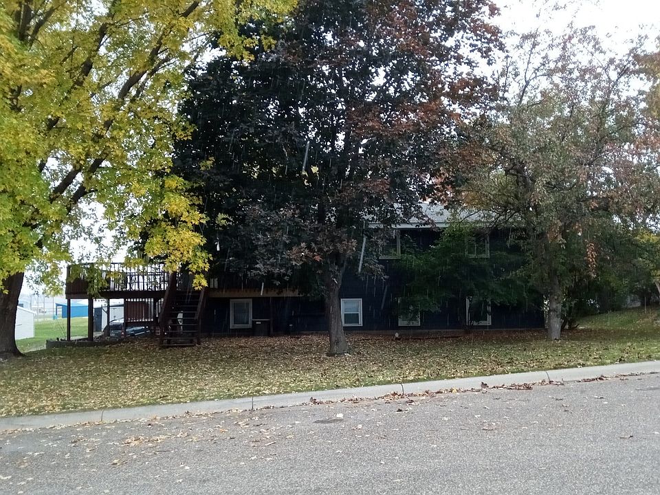 1st image of 51 Elm St N