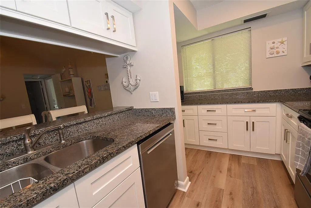 2 bed, 2.0 bath, 1330 sqft, $2,200 — Photo 4